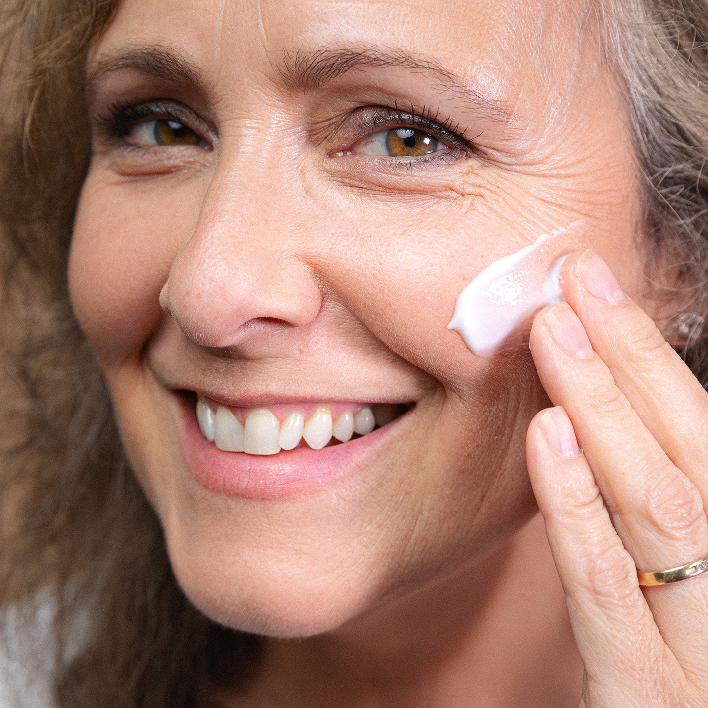 Rejuvenée Luxe: Anti-Aging Retinol Face Moisturizer