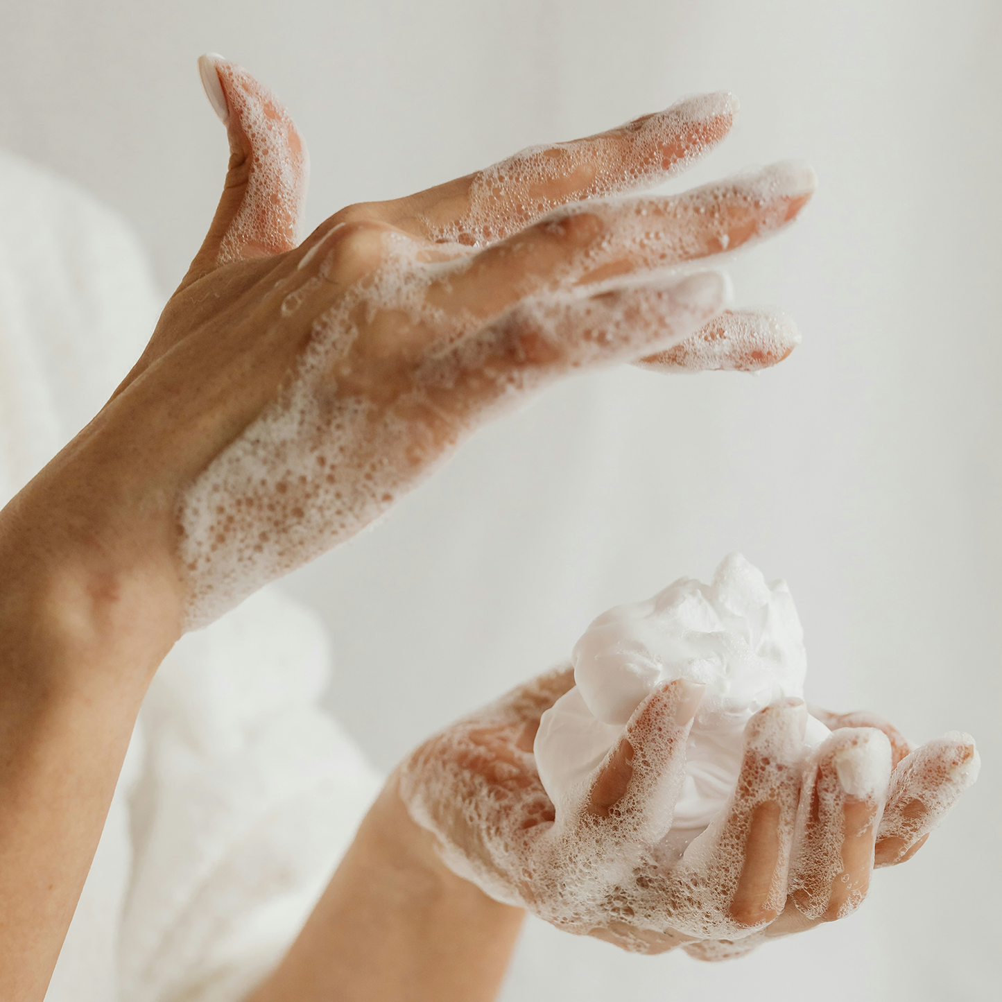 Vanilla Frost: Holiday Scented Shower Gel to Soothe, Hydrate, and Delight